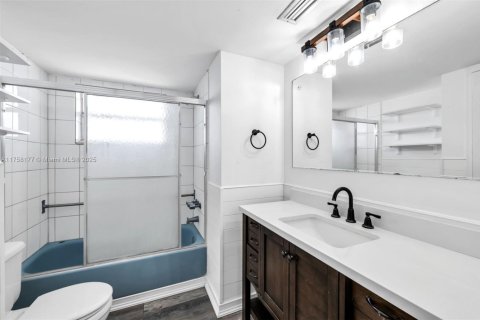 Condominio en venta en Miami, Florida, 1 dormitorio, 96.25 m2 № 1699112 - foto 23