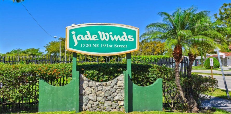 Condominio en Miami, Florida, 1 dormitorio  № 1699112