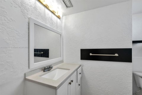 Condominio en venta en Miami, Florida, 1 dormitorio, 96.25 m2 № 1699112 - foto 11