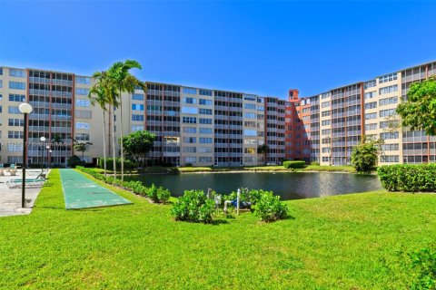 Condominio en venta en Miami, Florida, 1 dormitorio, 96.25 m2 № 1699112 - foto 10
