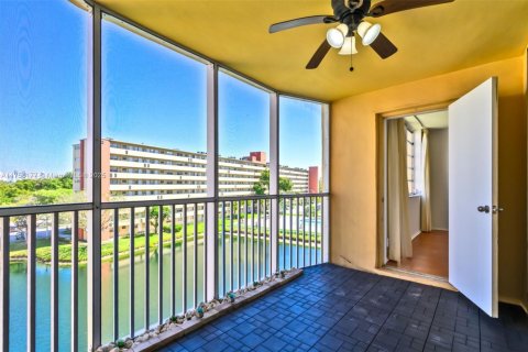 Condominio en venta en Miami, Florida, 1 dormitorio, 96.25 m2 № 1699112 - foto 9