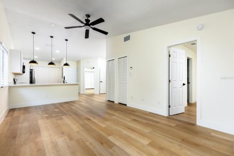 Casa en venta en Orlando, Florida, 2 dormitorios, 89.46 m2 № 1906599 - foto 11