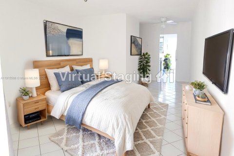 Condo in Miami Beach, Florida  № 1971774 - photo 1