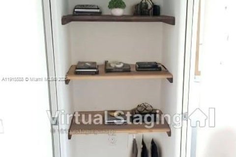 Condo in Miami Beach, Florida  № 1971774 - photo 7