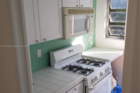 Condo in Miami Beach, Florida  № 1971774 - photo 8