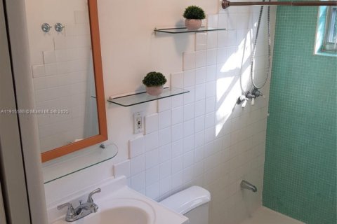 Condo in Miami Beach, Florida  № 1971774 - photo 10