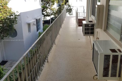 Condo in Miami Beach, Florida  № 1971774 - photo 12