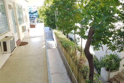 Condo in Miami Beach, Florida  № 1971774 - photo 13