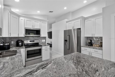 House in Lakeland, Florida 3 bedrooms, 122.45 sq.m. № 2204725 - photo 19