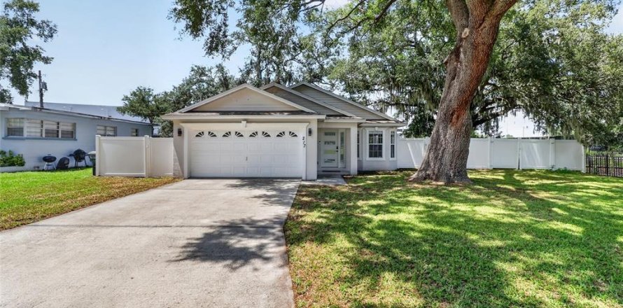 House in Lakeland, Florida 3 bedrooms, 122.45 sq.m. № 2204725
