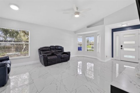 House in Lakeland, Florida 3 bedrooms, 122.45 sq.m. № 2204725 - photo 13