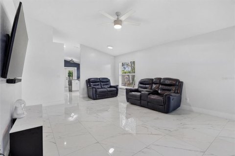 House in Lakeland, Florida 3 bedrooms, 122.45 sq.m. № 2204725 - photo 10
