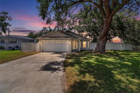 House in Lakeland, Florida 3 bedrooms, 122.45 sq.m. № 2204725 - photo 2