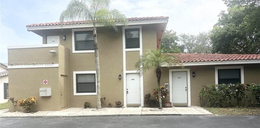 House in Coral Springs, Florida 3 bedrooms, 309.74 sq.m. № 1813976