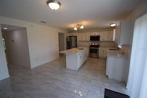 Casa en alquiler en Lakeland, Florida, 5 dormitorios, 246.38 m2 № 2150464 - foto 3