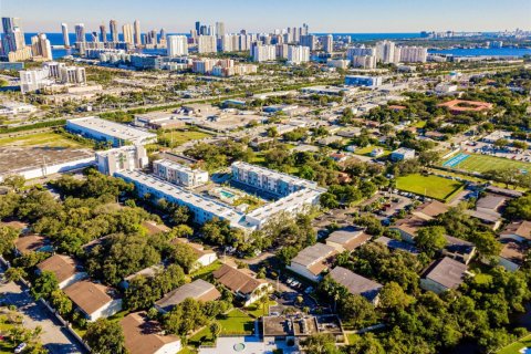 Condominio en venta en Miami, Florida, 3 dormitorios, 146.69 m2 № 1186561 - foto 1
