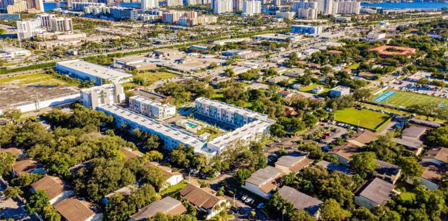 Condominio en Miami, Florida, 3 dormitorios  № 1186561