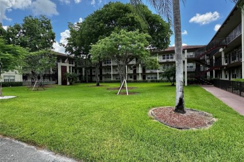 Copropriété à louer à Pembroke Pines, Floride: 1 chambre, 75.34 m2 № 1768621 - photo 15