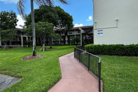 Copropriété à louer à Pembroke Pines, Floride: 1 chambre, 75.34 m2 № 1768621 - photo 13