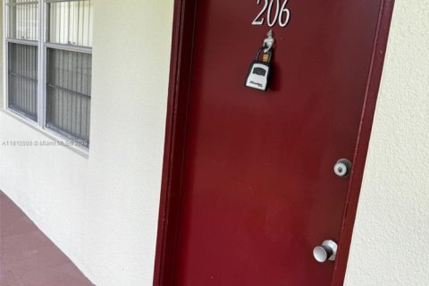 Copropriété à louer à Pembroke Pines, Floride: 1 chambre, 75.34 m2 № 1768621 - photo 12