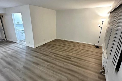 Copropriété à louer à Pembroke Pines, Floride: 1 chambre, 75.34 m2 № 1768621 - photo 4