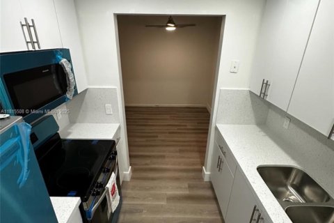 Copropriété à louer à Pembroke Pines, Floride: 1 chambre, 75.34 m2 № 1768621 - photo 3