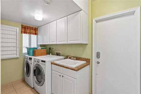 Villa ou maison à vendre à Palmetto Bay, Floride: 5 chambres, 252.88 m2 № 2049311 - photo 30