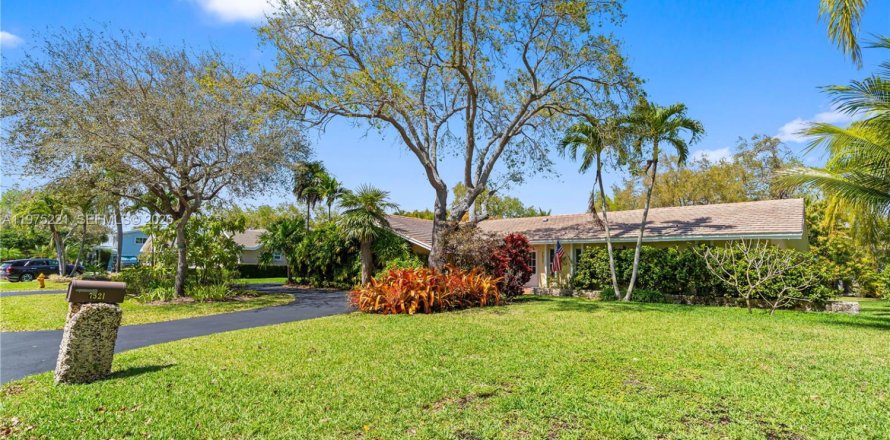 Villa ou maison à Palmetto Bay, Floride 5 chambres, 252.88 m2 № 2049311