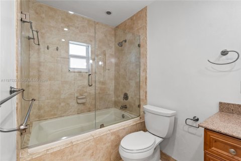 Villa ou maison à vendre à Palmetto Bay, Floride: 5 chambres, 252.88 m2 № 2049311 - photo 16