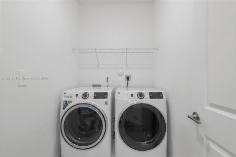 Casa en venta en Homestead, Florida, 5 dormitorios, 224.64 m2 № 1841178 - foto 29