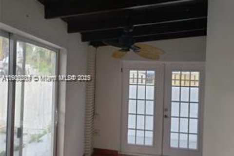 Снять в аренду коммерческую недвижимость в Майами, Флорида 1 спальня, 46.45м2, № 1956903 - фото 11