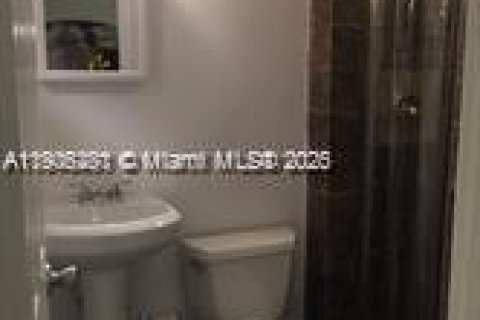 Снять в аренду коммерческую недвижимость в Майами, Флорида 1 спальня, 46.45м2, № 1956903 - фото 14