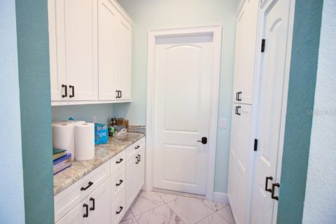 House in Placida, Florida 3 bedrooms, 277.87 sq.m. № 1558888 - photo 10