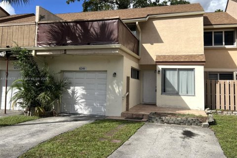 Adosado en alquiler en Plantation, Florida, 3 dormitorios, 164.44 m2 № 1956517 - foto 1