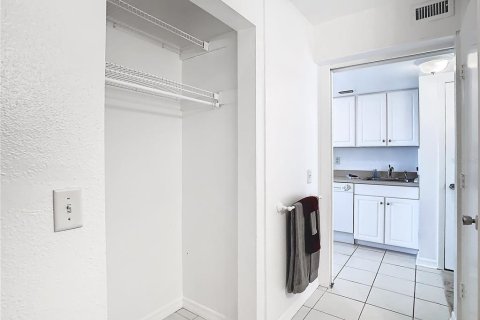 Condo in Dunedin, Florida, 3 rooms  № 1521041 - photo 19