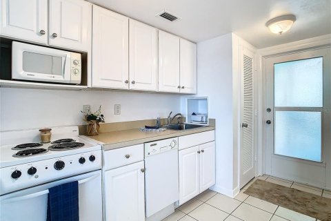 Condo in Dunedin, Florida, 3 rooms  № 1521041 - photo 8