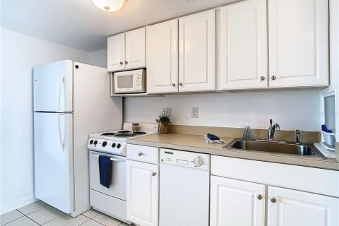 Condo in Dunedin, Florida, 3 rooms  № 1521041 - photo 5