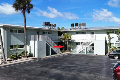Condo in Dunedin, Florida, 3 rooms  № 1521041 - photo 2