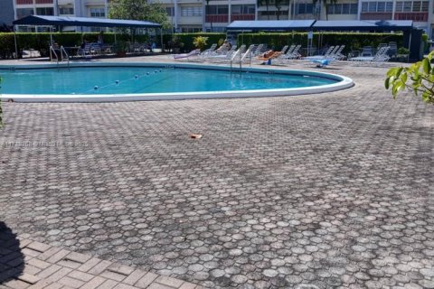 Condominio en venta en Hallandale Beach, Florida, 1 dormitorio, 71.53 m2 № 1737718 - foto 2