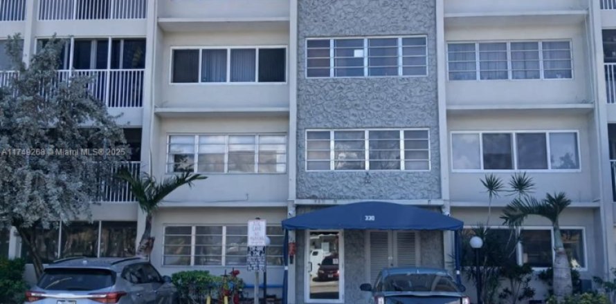 Condominio en Hallandale Beach, Florida, 1 dormitorio № 1737718