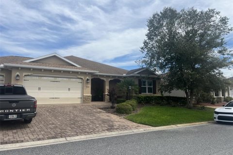 Casa en Ocala, Florida 3 dormitorios, 261.43 m2 № 2380504