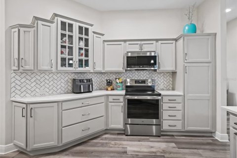 House in The Villages, Florida 3 bedrooms, 191.47 sq.m. № 1873690 - photo 11