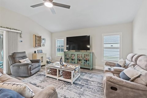 House in The Villages, Florida 3 bedrooms, 191.47 sq.m. № 1873690 - photo 19
