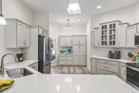House in The Villages, Florida 3 bedrooms, 191.47 sq.m. № 1873690 - photo 7