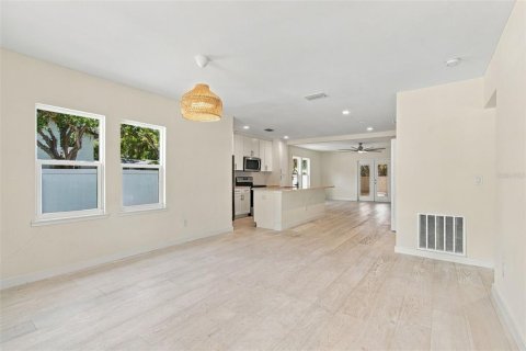Casa en venta en Saint Petersburg, Florida, 3 dormitorios, 135.45 m2 № 2383893 - foto 5