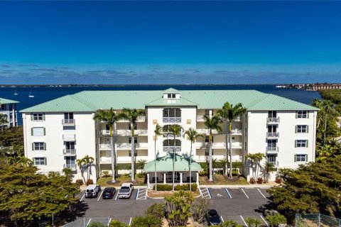 Condo à Punta Gorda, Floride, 3 chambres  № 2135074