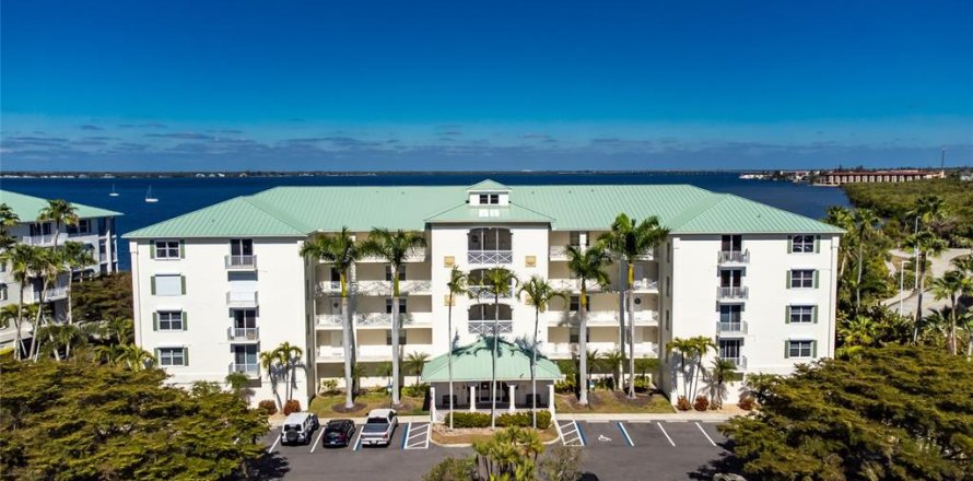 Condominio en Punta Gorda, Florida, 3 dormitorios  № 2135074