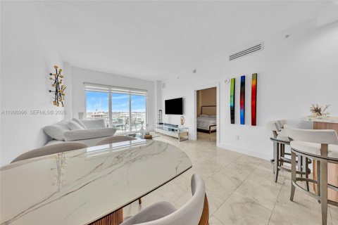Снять в аренду кондоминиум в Майами-Бич, Флорида 1 спальня, 75.25м2, № 2060955 - фото 2