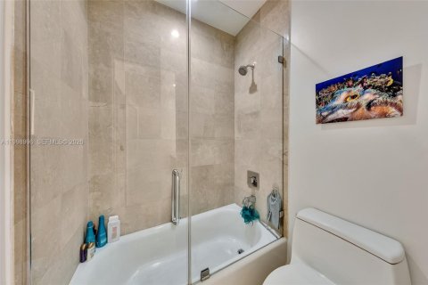 Снять в аренду кондоминиум в Майами-Бич, Флорида 1 спальня, 75.25м2, № 2060955 - фото 17