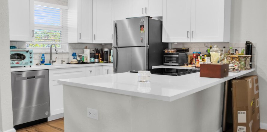 Condominio en Lighthouse Point, Florida, 2 dormitorios № 2245946
